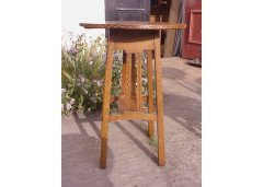 Five matching Arts and Crafts oak sidetable - Thumbnail 5