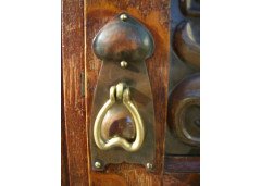 Shapland and Petter. A stunning Arts and Crafts oak Hall Cupboard with an upper area for display - Thumbnail 18