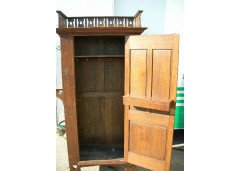 Shapland and Petter. A stunning Arts and Crafts oak Hall Cupboard with an upper area for display - Thumbnail 20