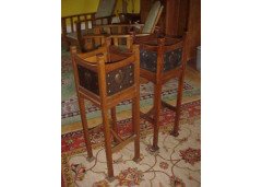 Shapland and Petter. An Arts and Crafts oak plant stand with repousse copper heart detailed panel - Thumbnail 2