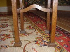 Shapland and Petter. An Arts and Crafts oak plant stand with repousse copper heart detailed panel - Thumbnail 5