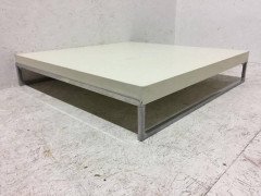 Antonio Citterio for BB Italia. A sleek and simple Minimalist designed coffee table - Thumbnail 2