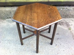 A good quality Cotswold School oak low sidetable - Thumbnail 1