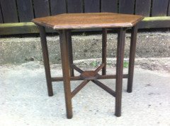 A good quality Cotswold School oak low sidetable - Thumbnail 2