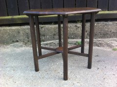 A good quality Cotswold School oak low sidetable - Thumbnail 3