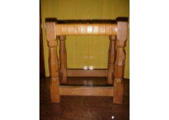 Robert Mouseman Thompson. A stool - Thumbnail 2