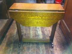 A Little Arts & Crafts Oak Drop Leaf Tea or Side Table - Thumbnail 5