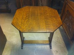 A Little Arts & Crafts Oak Drop Leaf Tea or Side Table - Thumbnail 6