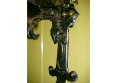 A hand wrought iron dragon wall light with original Vaseline flame shade. - Thumbnail 8