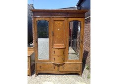 Shapland and Petter. A stunning oak treble wardrobe and matching chest-of-drawers/cupboard - Thumbnail 3