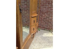 Shapland and Petter. A stunning oak treble wardrobe and matching chest-of-drawers/cupboard - Thumbnail 4