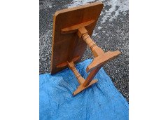 Lyndon cat and mouseman Hammell. An oak coffee table - Thumbnail 2