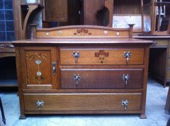 Shapland and Petter. A stunning oak treble wardrobe and matching chest-of-drawers/cupboard - Thumbnail 14