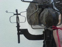 John Pearson. A superb quality Arts and Crafts Peacock wall sconce - Thumbnail 2