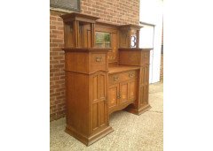 Maple and Co. An Arts and Crafts quality oak sideboard - Thumbnail 3