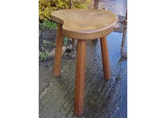 Robert Mouseman Thompson. A tripod stool - Thumbnail 2