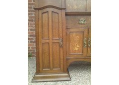Maple and Co. An Arts and Crafts quality oak sideboard - Thumbnail 11