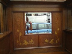 Maple and Co. An Arts and Crafts quality oak sideboard - Thumbnail 14