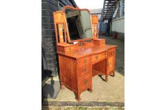 Shapland and Petter. An Arts and Crafts oak dressing table - Thumbnail 2
