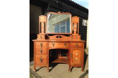Shapland and Petter. An Arts and Crafts oak dressing table - Thumbnail 3