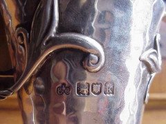 Elkington and Co. A wonderful Art Nouveau silver vase with stylised floral handles - Thumbnail 2