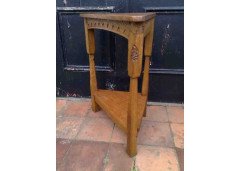 Thomas Gnomeman Whittaker. A good quality corner table - Thumbnail 1