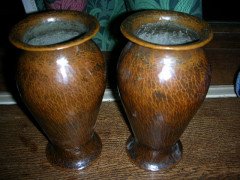 Richard Rathbone. A pair of exquisite hand hammered sculptural copper vases - Thumbnail 2