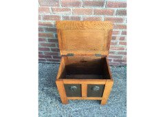 Shapland and Petter. A rare Arts Crafts trunk with stylised copper panels depicting mythical birds - Thumbnail 3