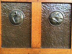 Shapland and Petter. A rare Arts Crafts trunk with stylised copper panels depicting mythical birds - Thumbnail 4