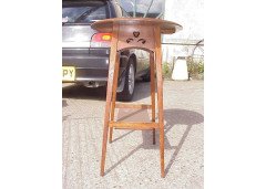 An oak Arts and Crafts sidetable - Thumbnail 2