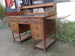 Shapland and Petter. A stunning Arts and Crafts oak desk with an upper shelf - Thumbnail 3