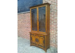 Shapland and Petter. An Arts and Crafts oak bookcase of superior quality with flaring cornice - Thumbnail 2