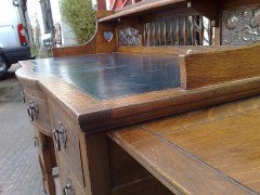 Shapland and Petter. A stunning Arts and Crafts oak desk with an upper shelf - Thumbnail 6