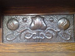 Shapland and Petter. A stunning Arts and Crafts oak desk with an upper shelf - Thumbnail 9