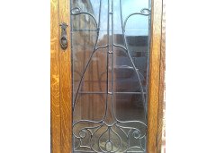 Shapland and Petter. An Arts and Crafts oak bookcase of superior quality with flaring cornice - Thumbnail 7