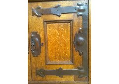 Shapland and Petter. An Arts and Crafts oak bookcase of superior quality with flaring cornice - Thumbnail 11