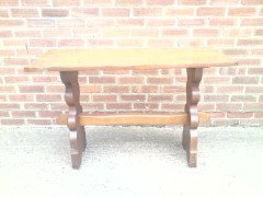 Robert Gnomeman Whittiker. An Arts and Crafts oak table - Thumbnail 1