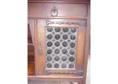 Liberty and Co. A top quality 1/4 sawn oak Arts and Crafts sideboard - Thumbnail 4