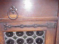 Liberty and Co. A top quality 1/4 sawn oak Arts and Crafts sideboard - Thumbnail 5