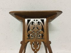 Gustave Serrurier-Bovy (style of). An Art Nouveau oak side table/plant stand - Thumbnail 4
