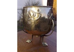 Arthur Dixon for Birmingham Guild of Handicraft. An Arts and Crafts brass jardinere - Thumbnail 1
