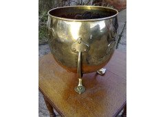 Arthur Dixon for Birmingham Guild of Handicraft. An Arts and Crafts brass jardinere - Thumbnail 3