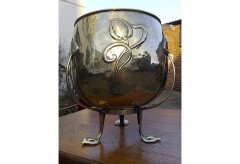 Arthur Dixon for Birmingham Guild of Handicraft. An Arts and Crafts brass jardinere - Thumbnail 4