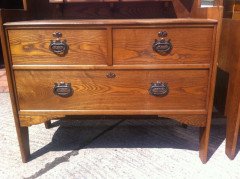 Shapland and Petter. An Arts and Crafts dressing table with heart cut-outs below the shelf - Thumbnail 6