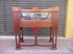 Shapland and Petter. A fantastic mahogany desk inlaid with stylised flowers of various fruit woods - Thumbnail 3