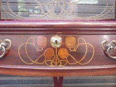 Shapland and Petter. A fantastic mahogany desk inlaid with stylised flowers of various fruit woods - Thumbnail 9