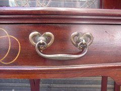Shapland and Petter. A fantastic mahogany desk inlaid with stylised flowers of various fruit woods - Thumbnail 10