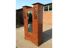 Shapland and Petter. A near pair of Arts and Crafts oak single wardrobes - Thumbnail 2