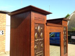 Shapland and Petter. A near pair of Arts and Crafts oak single wardrobes - Thumbnail 3