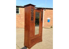 Shapland and Petter. A near pair of Arts and Crafts oak single wardrobes - Thumbnail 4
